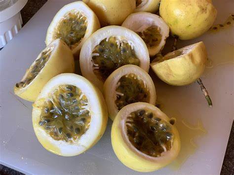  The Golden Wonder: Yellow Passion Fruit - A Nutrient-Packed Tropical Delight